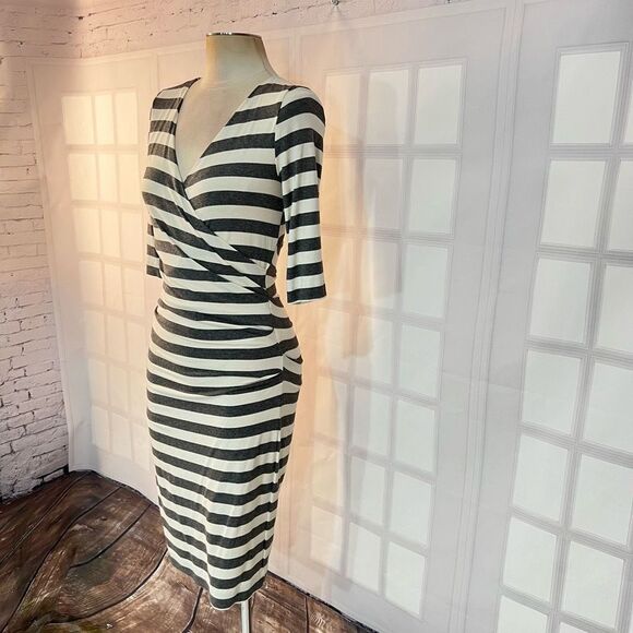 🔥🔥5 for $25🔥🔥 Nicole miller gray white striped ruched long sleeve bodycon dress - Picture 5 of 11